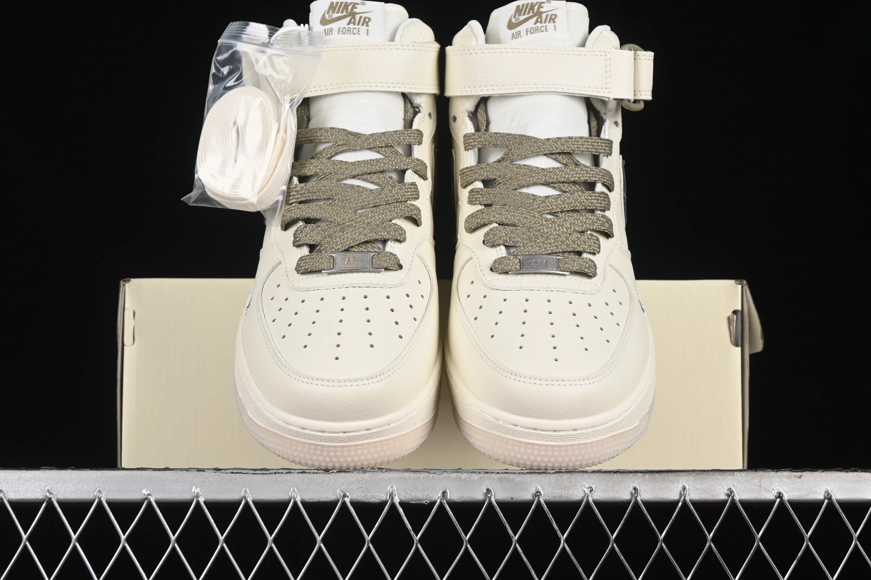 All categories Nk Air Force 1 Air Force series Nk Air Force 1 Mid Air Force mid-top Nk Air Force 1'07 Mid rice army green two-color bottom Starry Air Force One mid-top casual sneakers XL0236-231